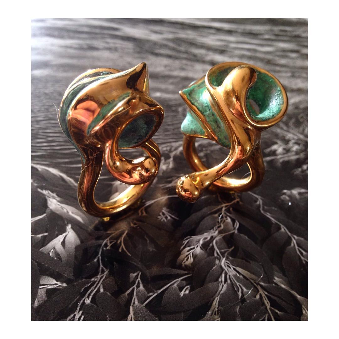 finejewelry ring gold copper patina sculpture art wearableart green nature plant oneofakind atelier munich instajewelry instagood haveaniceday