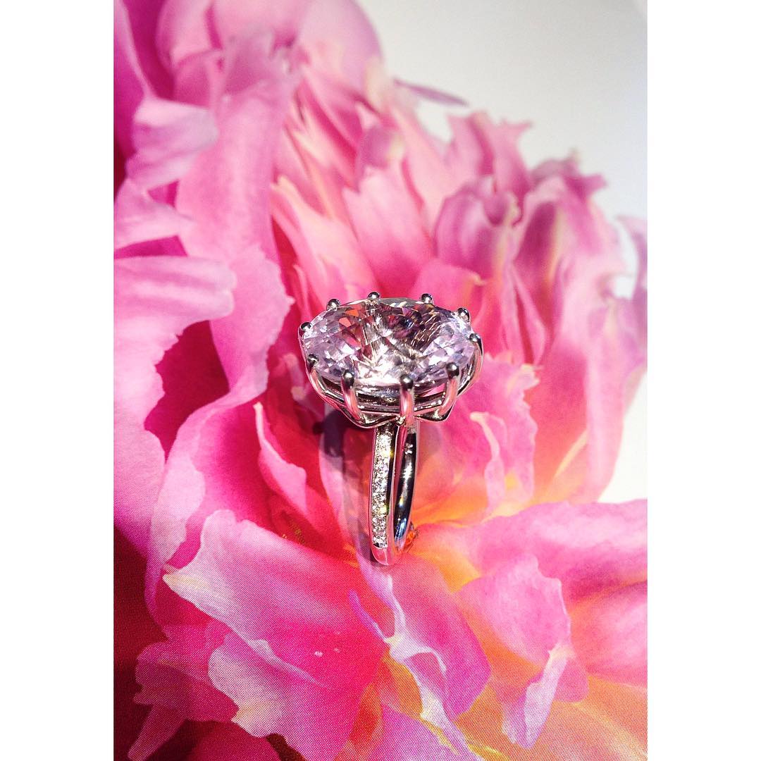 finejewelry ring whitegold diamond gemstone flowers powder pink lovely dream atelier munich oneofakind instajewelry instagood haveaniceday