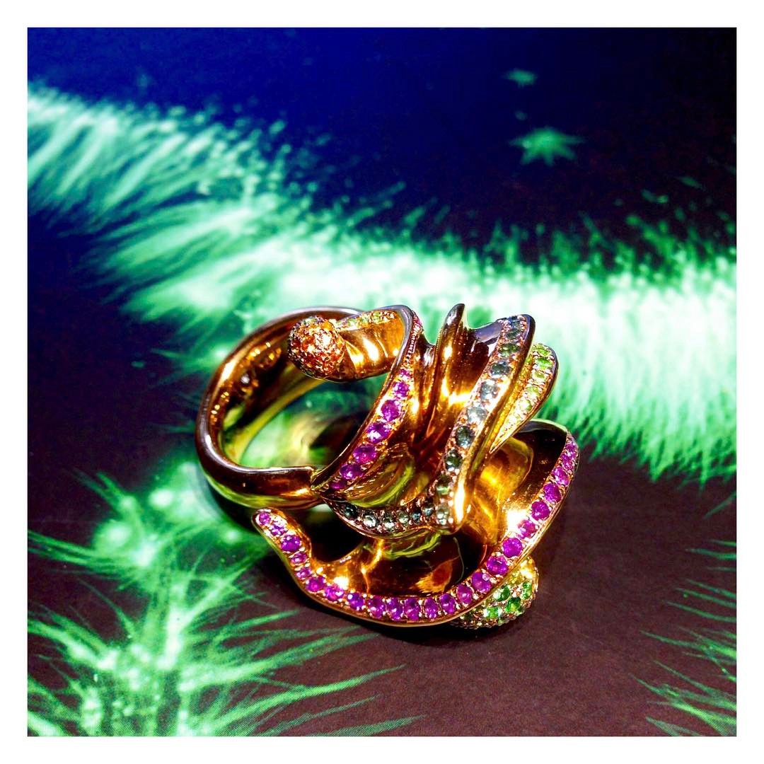 finejewelry ring gold gemstone colored diamond genesis pure energy nature bliss space flow electric colorful atelier munich oneofakind art instajewelry instagood haveaniceday
