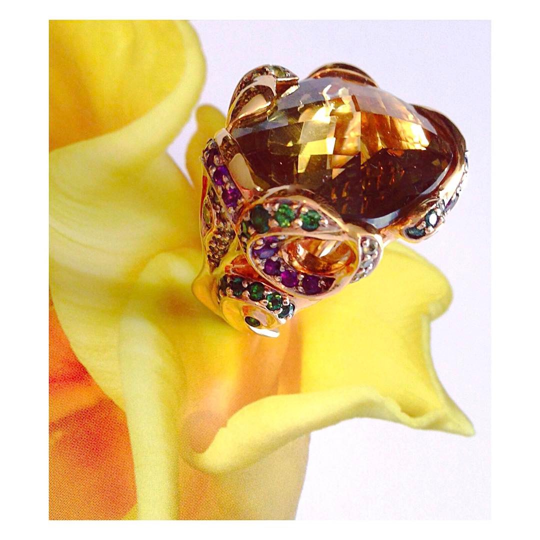 finejewelry ring gold gemstone diamond colorful sunshine baroque burlesque dance flowers oneofakind atelier munich handcrafted instajewelry instagood haveaniceday