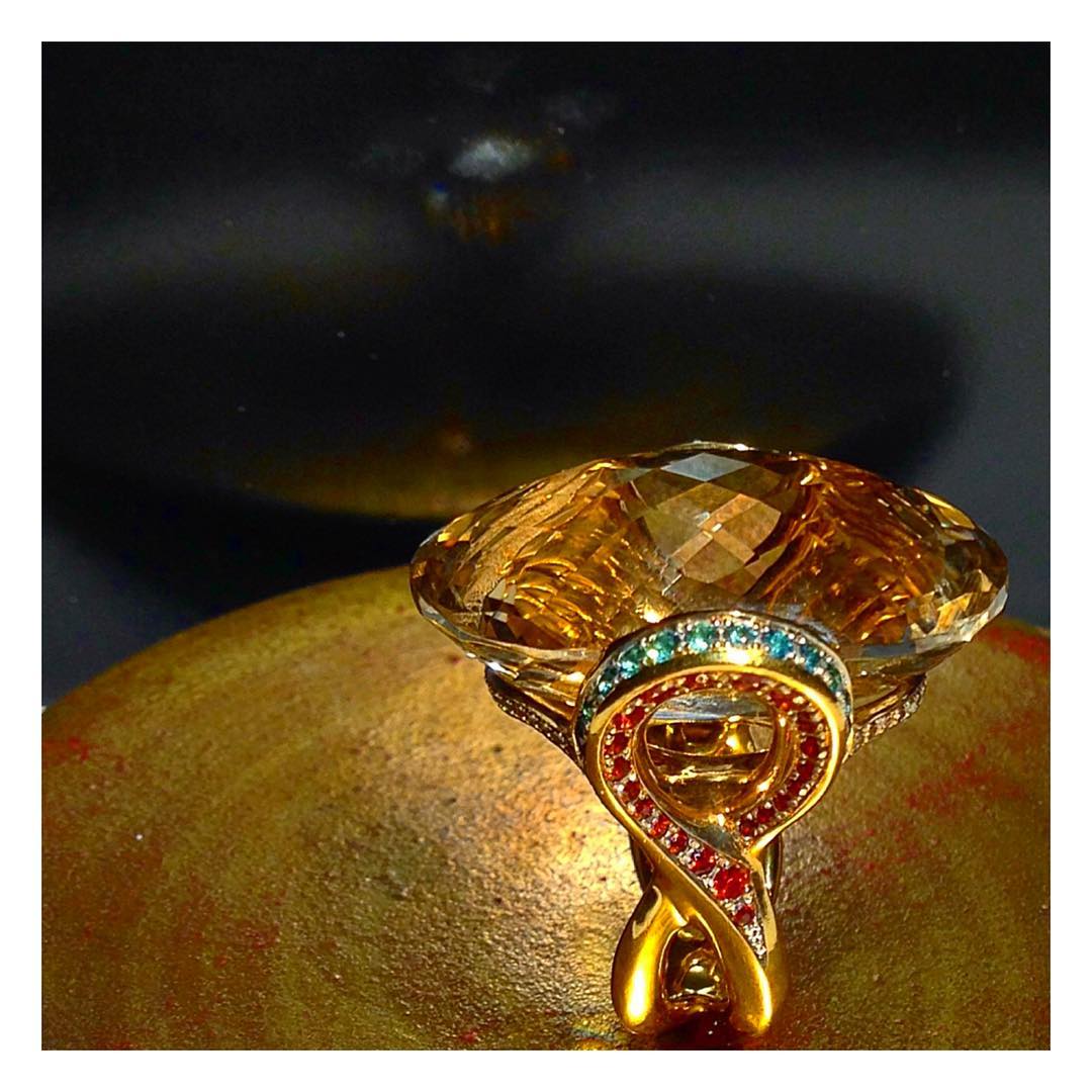 finejewelry ring gold gemstone diamond eternity bow infinity loop lemniscate colorful glow magical reflection atelier munich oneofakind handcrafted instajewelry instagood jewelrygram haveaniceday