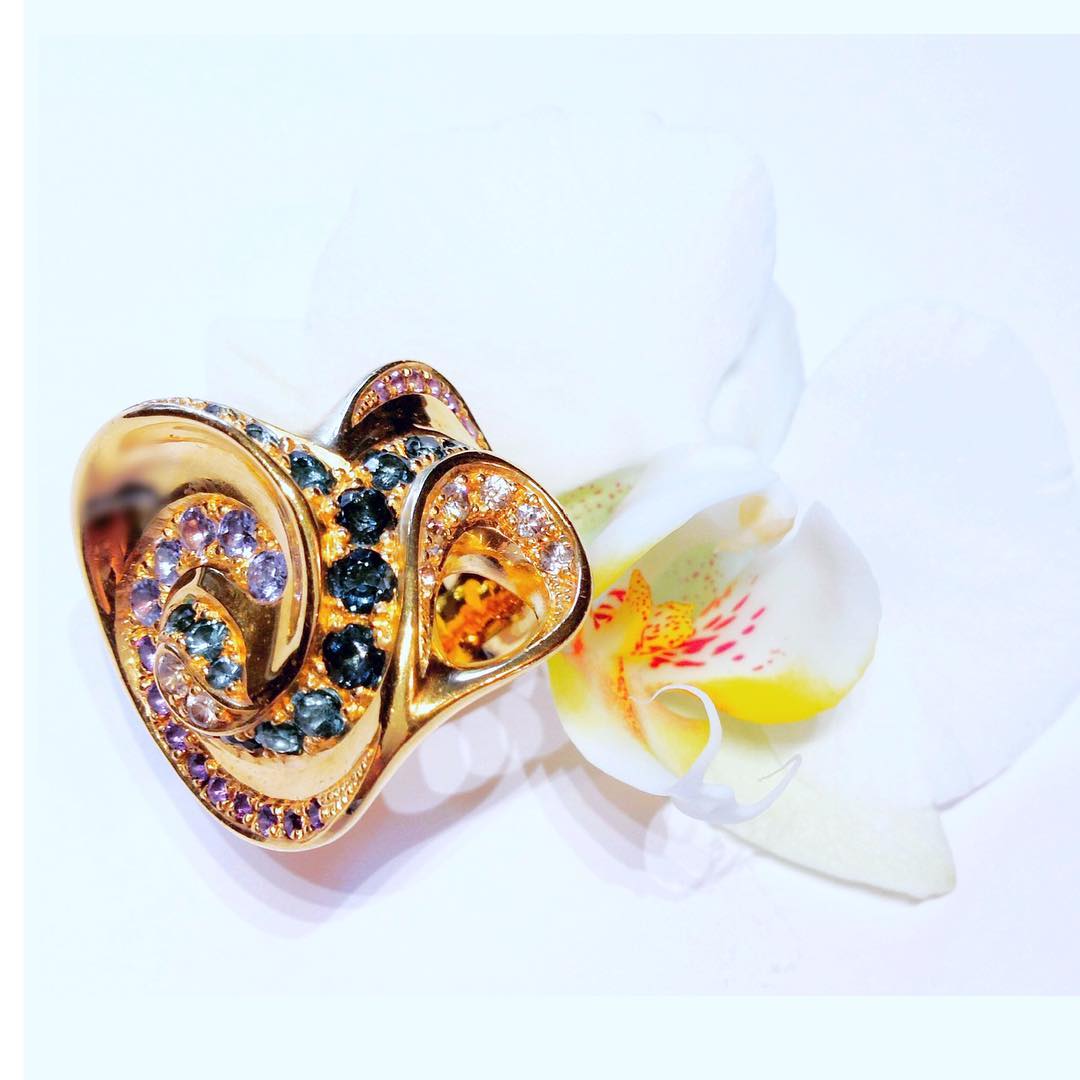 finejewelry ring gold gemstone diamond flowers orchids floating organic form atelier munich oneofakind handmadejewelry instaflower instajewelry instagood jewelryaddict haveaniceday