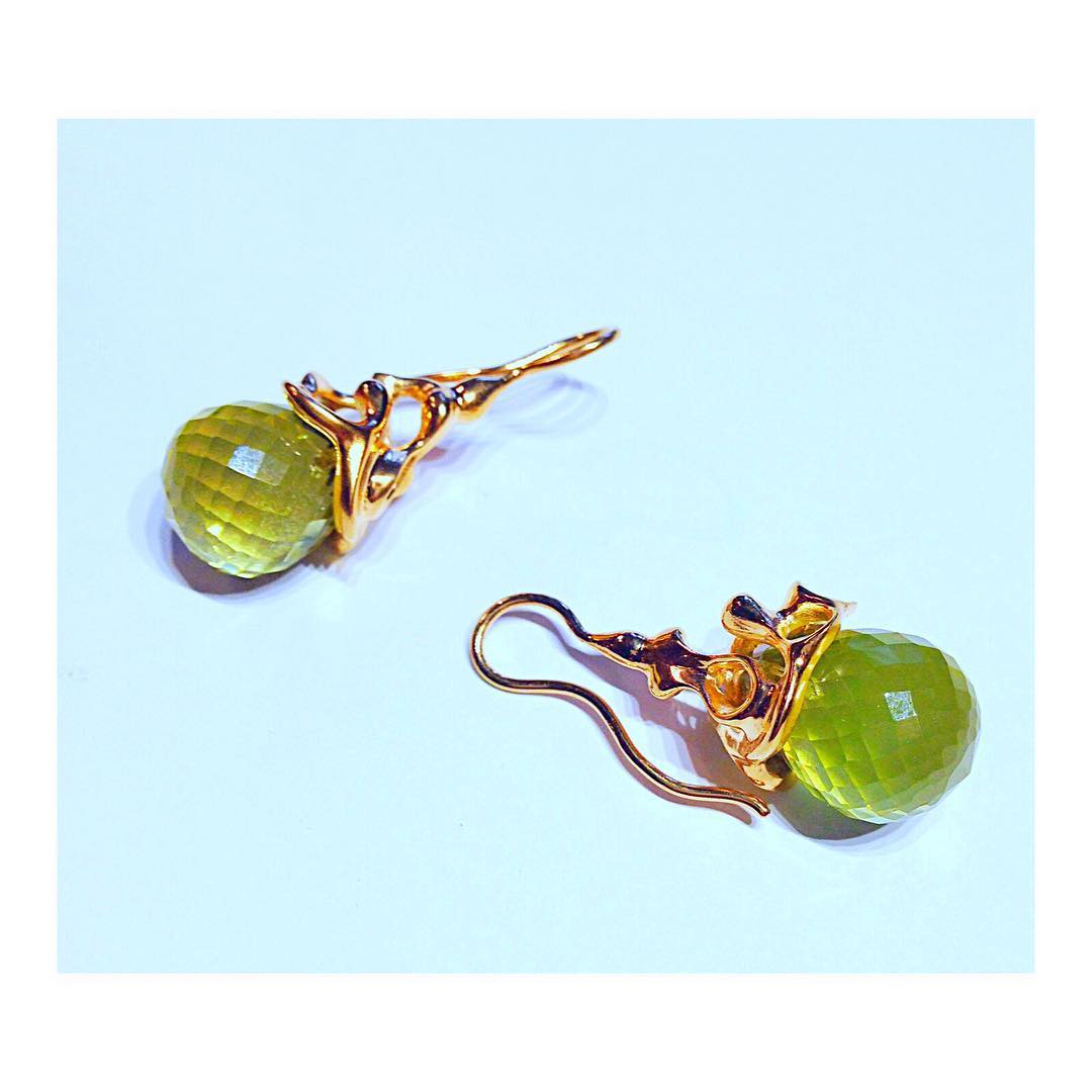 finejewelry earrings gold gemstone swirly blossom cornucopia green organic free form atelier munich handcrafted oneofakind instajewelry jewelryaddict instagood haveaniceday