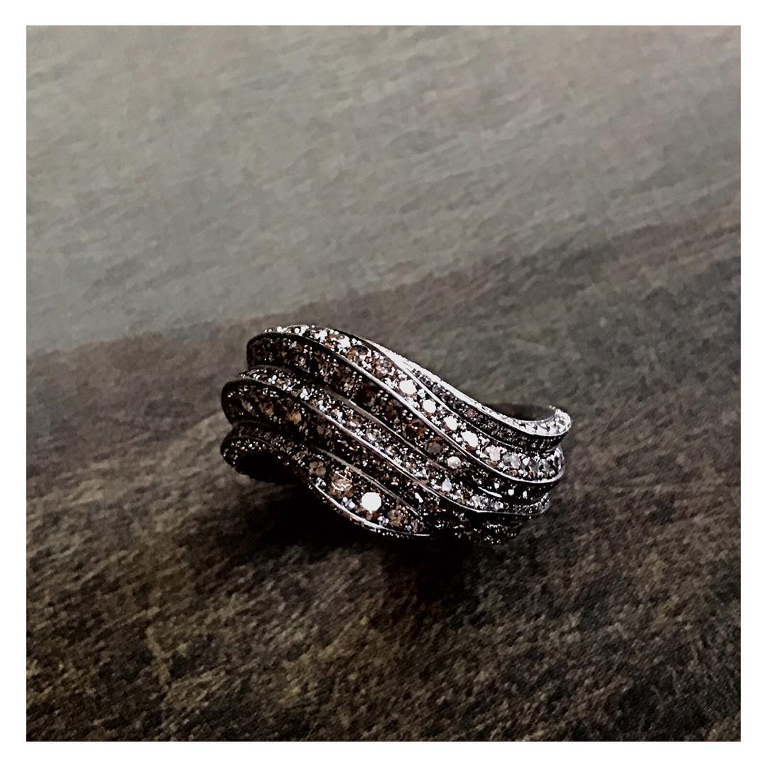finejewelry ring platin brown diamonds several shades waves flow glow mystic poetry nature oneofakind handcrafted atelier munich jewelryaddict jewelery instajewelry instagood haveaniceday