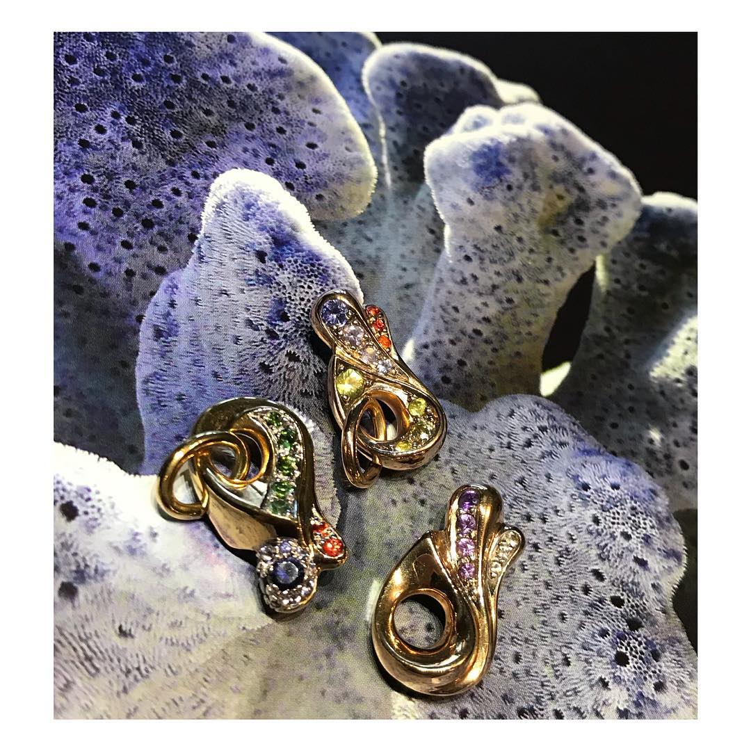 finejewelry pendant gold gemstone diamond colorfull free form mini sculpture treasure oneofakind handmade atelier munich jewelry addicted instajewelry instagood haveaniceday