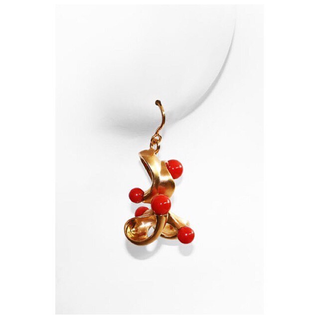 finejewelry earrings gold coral treasure sea ocean diving ball vitality sculptural artsy atom seventies atelier munich oneofakind jewelery instajewelry instagood haveaniceday