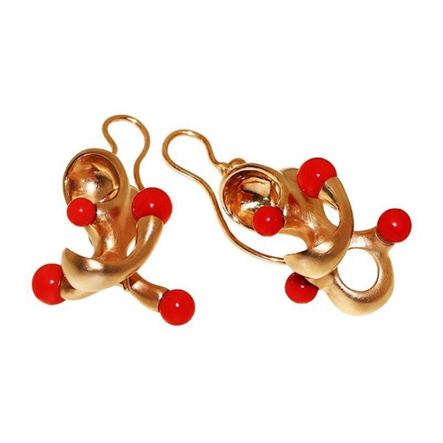 finejewelry earrings gold coral treasure sea ocean diving ball vitality swinging sculptural artsy atom seventies atelier munich oneofakind jewelery instajewelry instagood haveaniceday