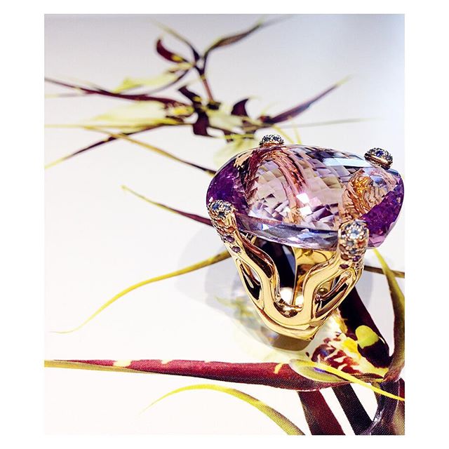 finejewelry ring gold gemstone diamond bright light violet amethyst colorful sapphire atelier munich oneofakind handmade jewelery instajewelry instagood haveaniceday
