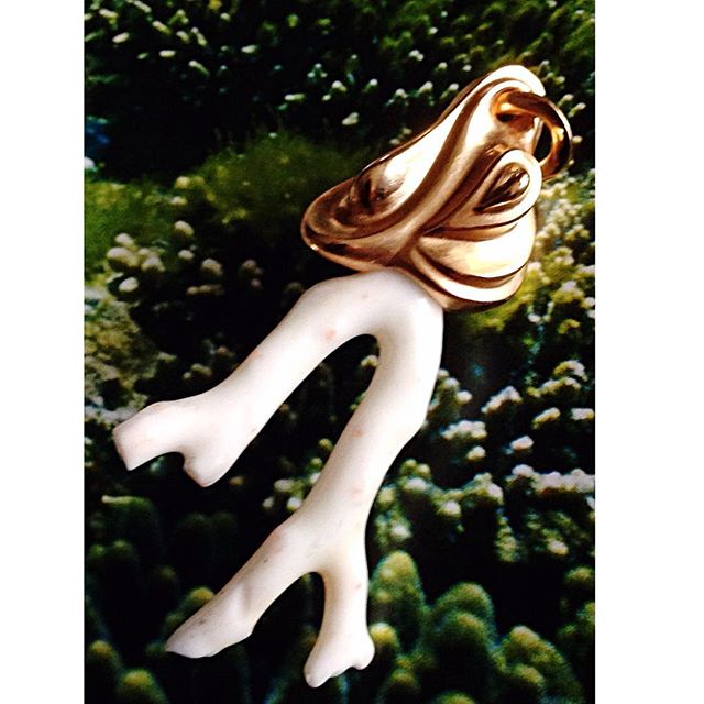 pendant gold coral white green ocean sea nature diving mermaid underwaterworld sculpture art handmolded oneofakind atelier lflow treasure instagood instajewellery haveagoodday