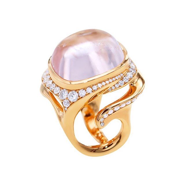 finejewellery ring gold gemstone light pink morganite cabochon sparkling diamonds swinging floating organic form handwriting modeled no cad handcrafted oneifakind atelier munich jewelry instajewelry instagood haveaniceday